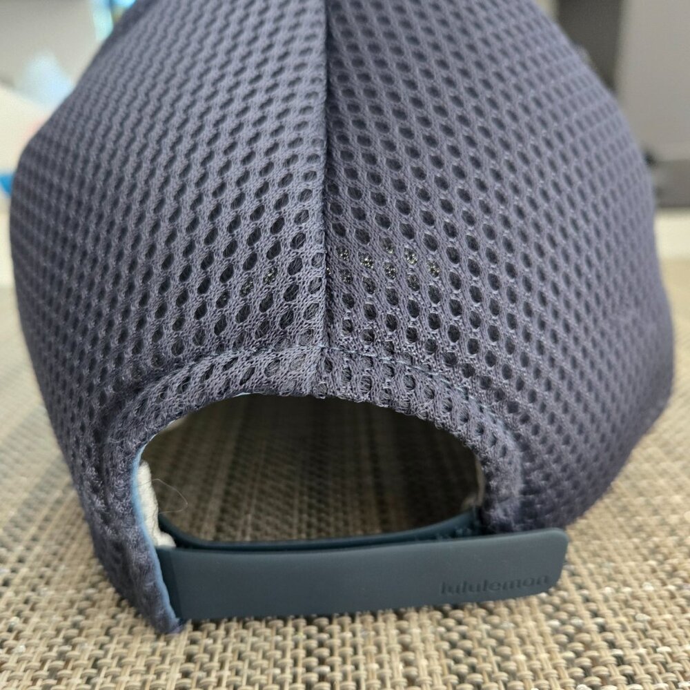 Lululemon hat - Picture 5 of 7